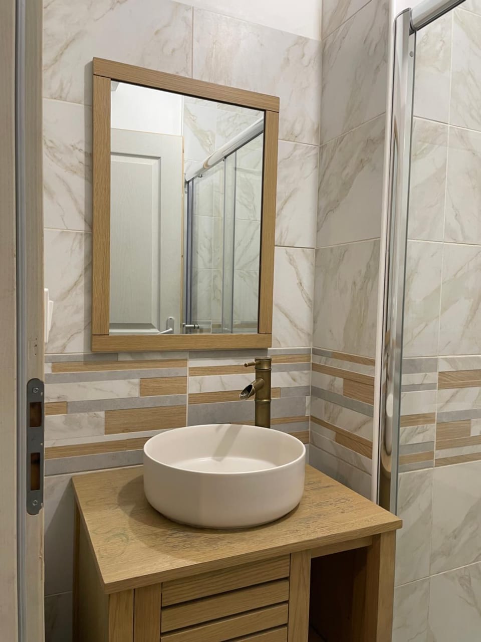 Chambre , 1 lit double et 1 lit simple Vacation rental in Le Mans