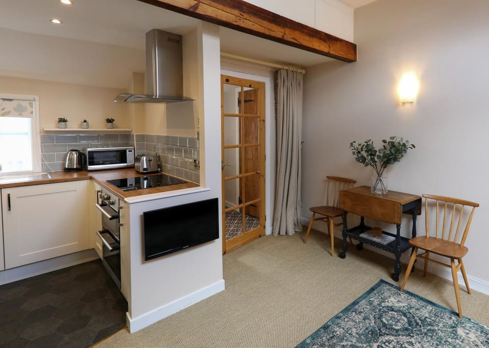 Postbox Cottage Apartment in England