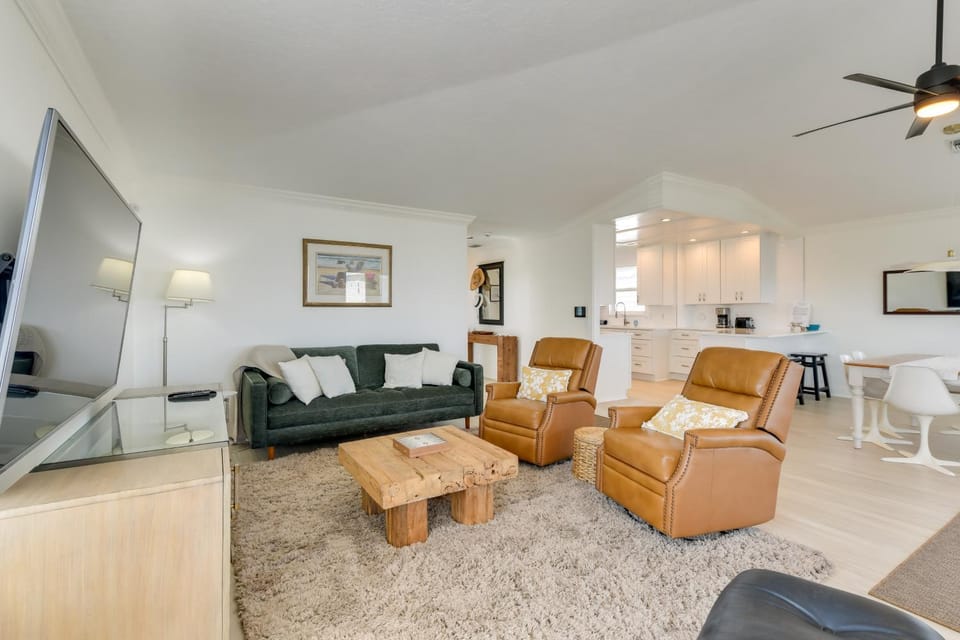 Steps to Ocean & Bay: Bradenton Beach Townhome! House in Bradenton Beach