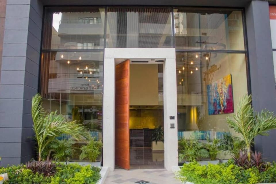 Facade/entrance