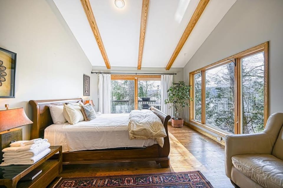 A Million Dollar View House in Deep Creek Lake