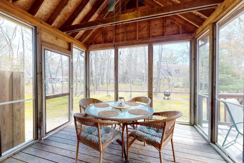 The Tranquil Heron Cottage House in North Eastham