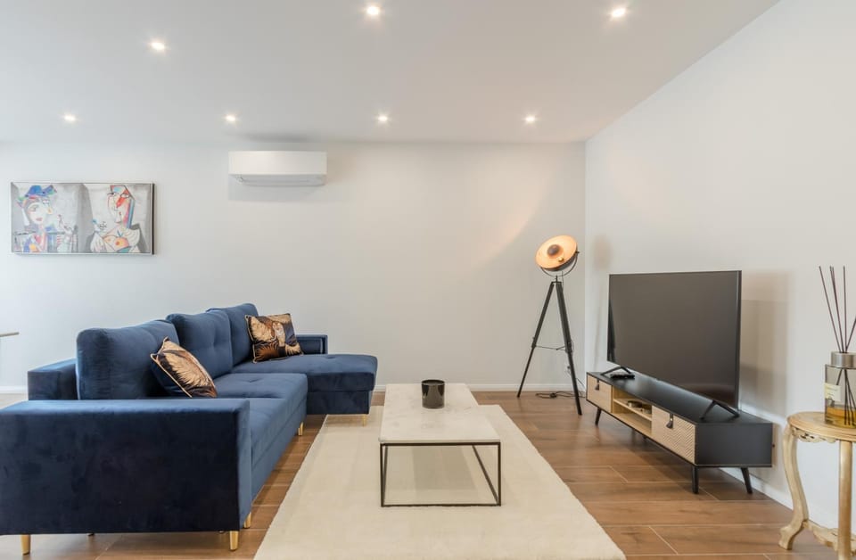 Communal lounge/ TV room, TV and multimedia, Living room, Seating area