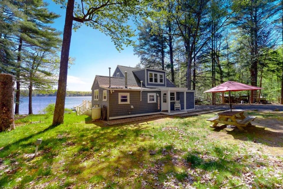 Highland Playhouse House in Highland-Lake