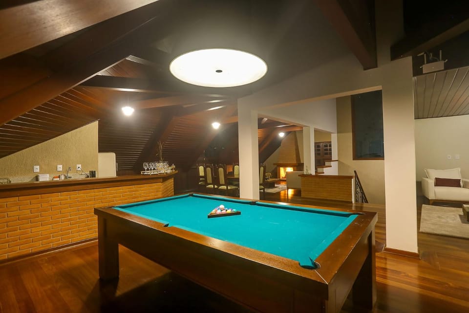 Billiard, Game Room