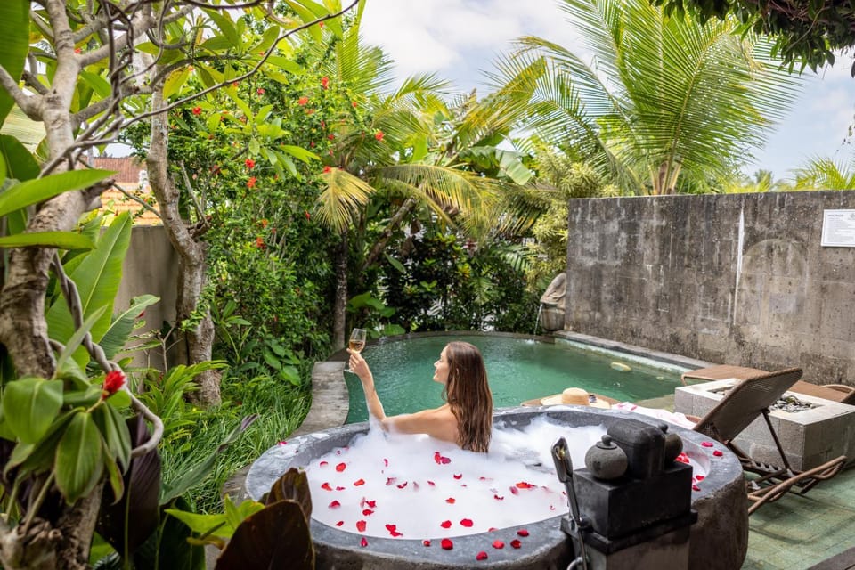 Hot Tub, Garden view, Swimming pool, Drinks