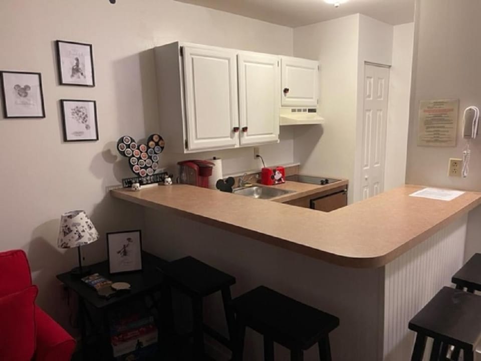 Kitchen or kitchenette, Dining area, minibar, oven, pet friendly, stove