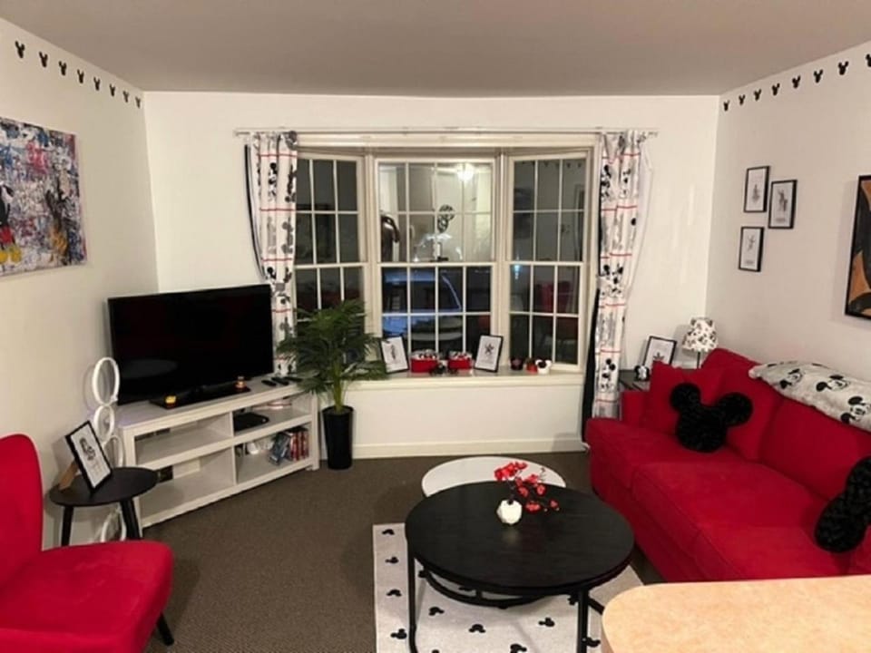 Living room, Seating area, Evening entertainment