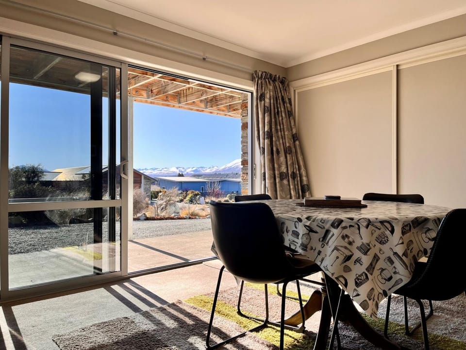 Patio, Dining area, Mountain view