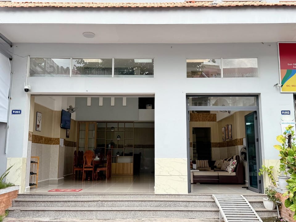 Facade/entrance