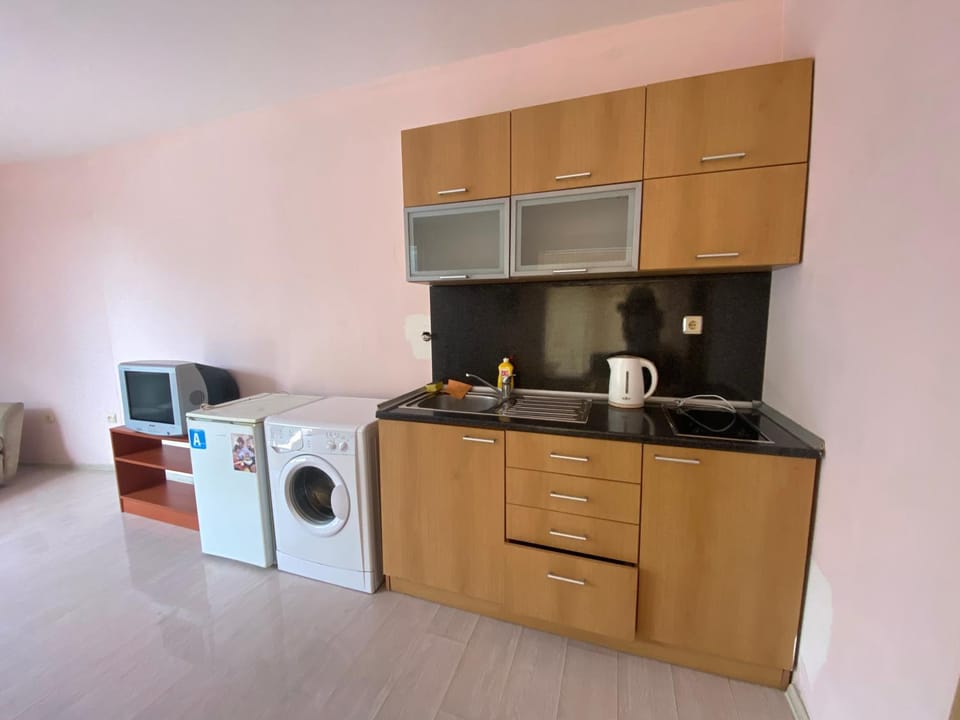 Kitchen or kitchenette, washing machine