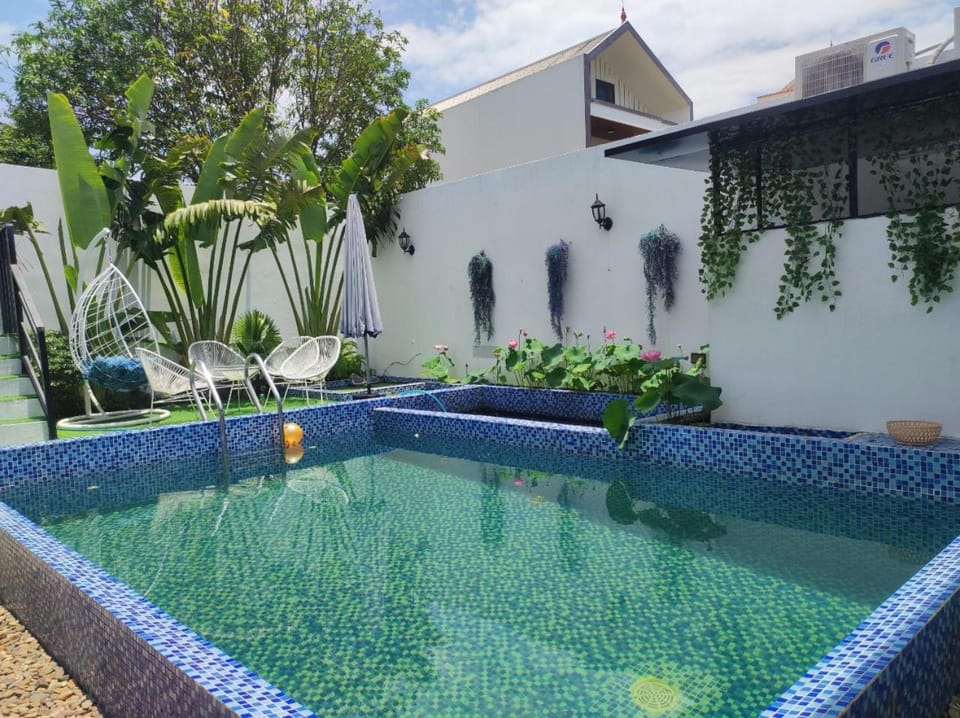 Swimming pool, Swimming pool