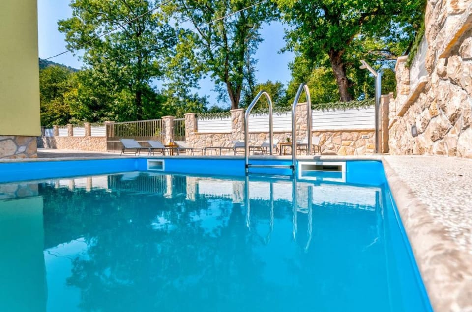 Swimming pool, Swimming pool