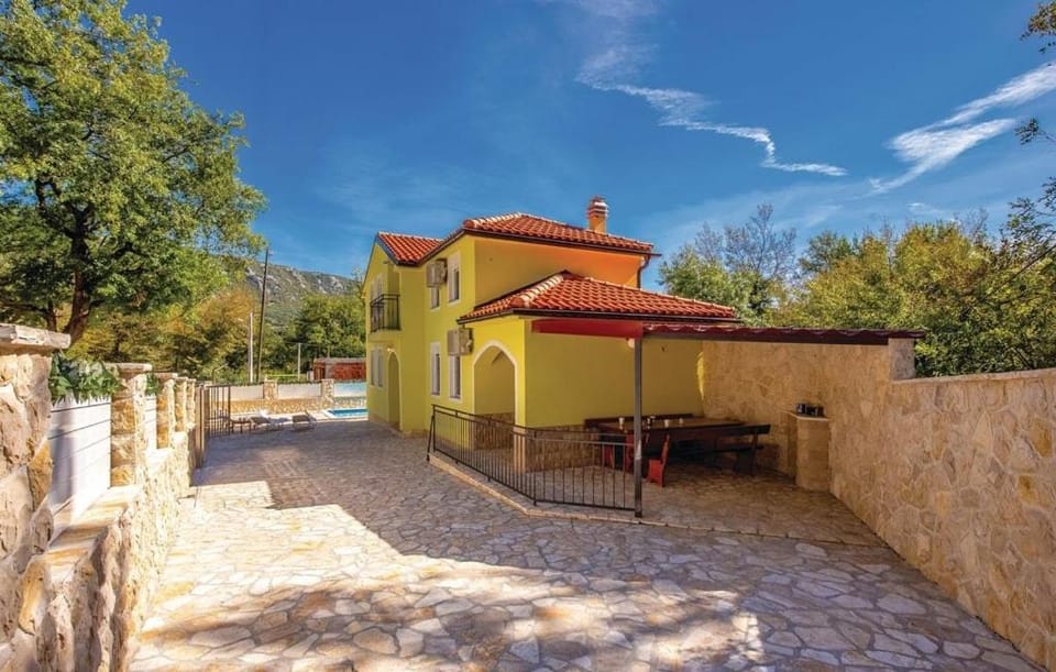 Property building, Dining area