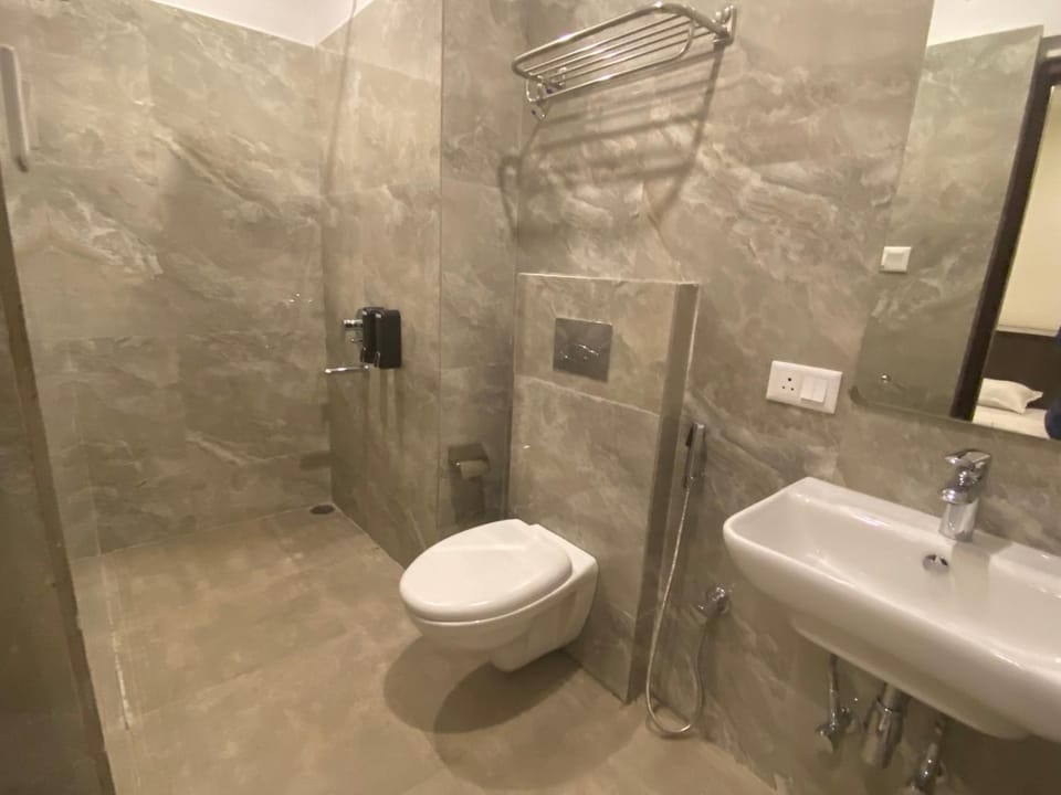 Shower, Toilet