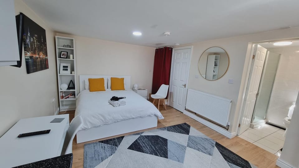 Lovely studio-flat with free parking, free WiFi. Apartment in Leeds