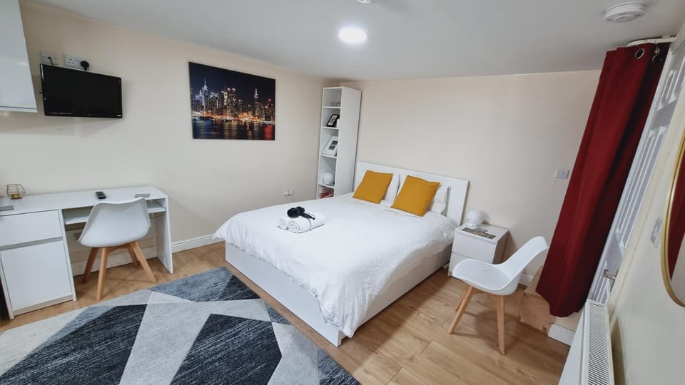 Lovely studio-flat with free parking, free WiFi. Apartment in Leeds