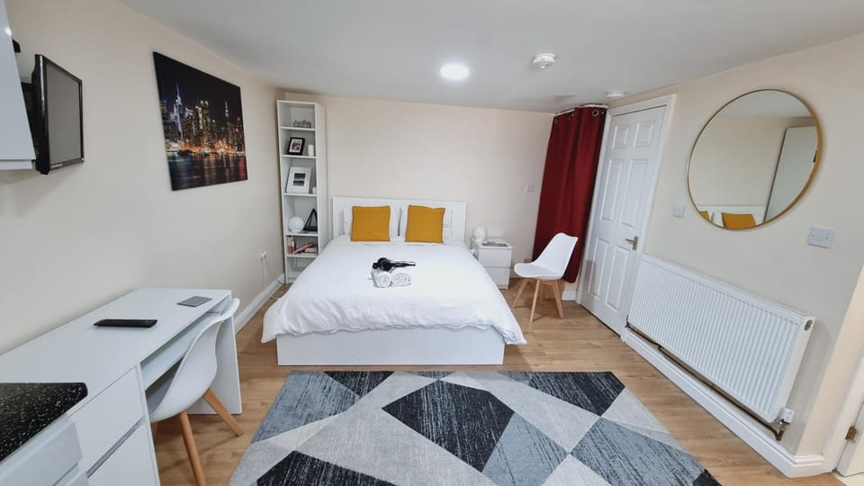 Lovely studio-flat with free parking, free WiFi. Apartment in Leeds