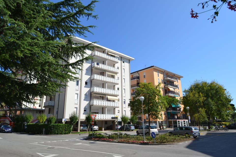 Facade/entrance, Neighbourhood, Parking
