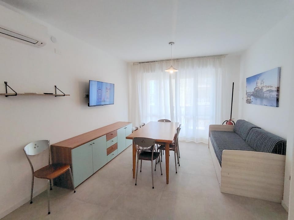 TV and multimedia, kitchen, air conditioner