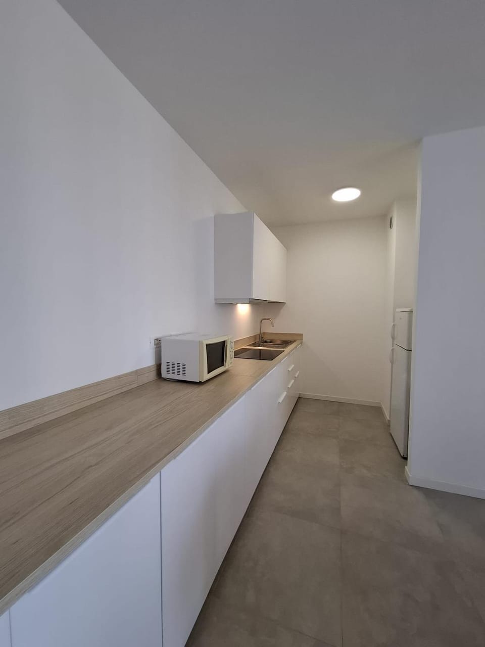 Kitchen or kitchenette, microwave, kitchen