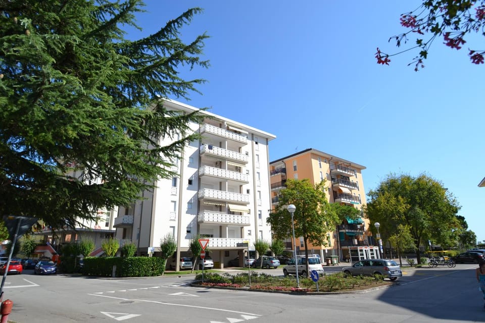 Property building, Facade/entrance, Neighbourhood, Parking