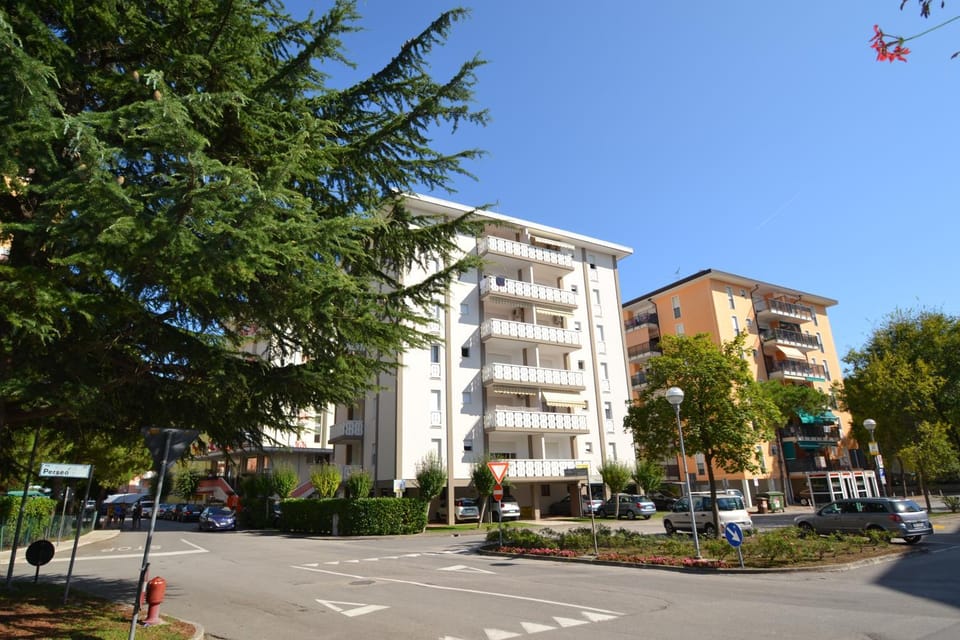 Facade/entrance, Neighbourhood, Parking