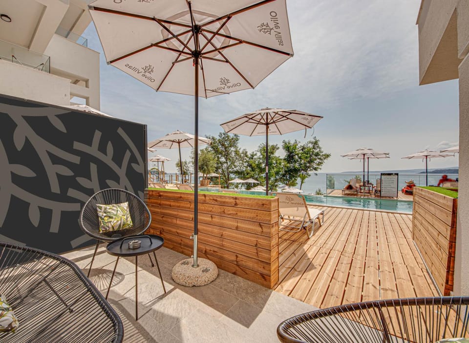 Patio, Day, Natural landscape, View (from property/room), Balcony/Terrace, Pool view, Sea view, Swimming pool, sunbed