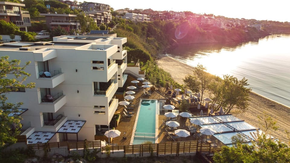 Property building, Day, Natural landscape, Beach, Pool view, Sea view, Swimming pool, sunbed
