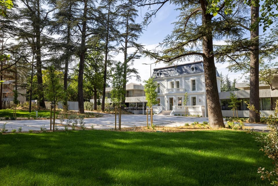 Property building, Garden