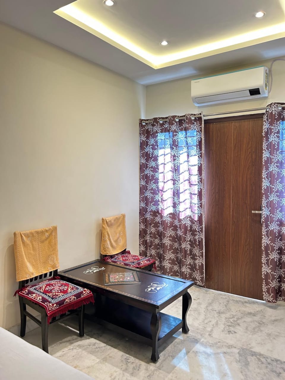 Seating area, air conditioner
