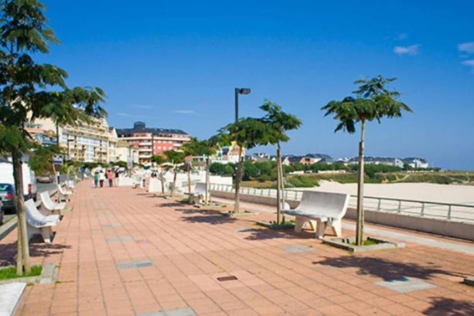 Primera línea con vistas al mar, piscina y parking Apartment in Foz