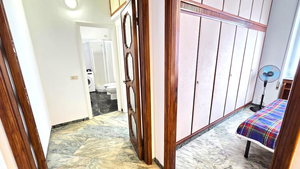 Bed, Bathroom, Kitchen or kitchenette, Photo of the whole room, Bedroom, wardrobe