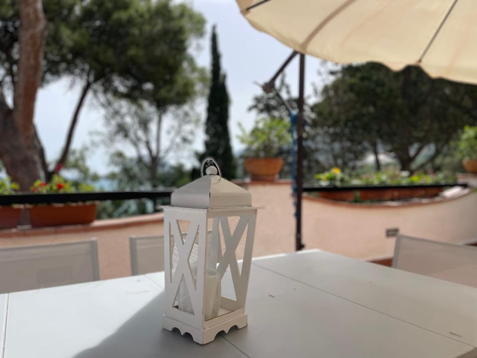 View (from property/room), Balcony/Terrace, Dining area