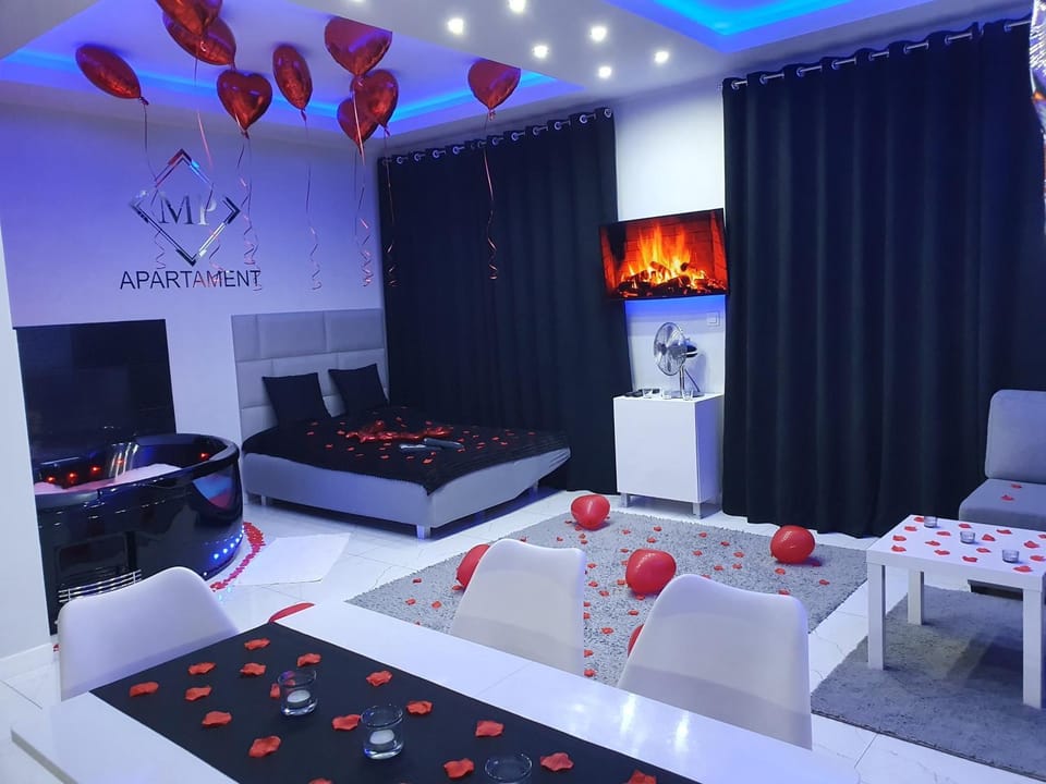 TV and multimedia, Living room, Seating area, Evening entertainment, flat iron