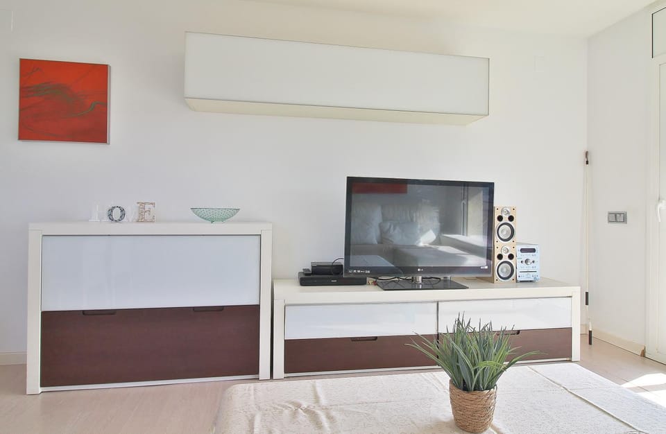 Communal lounge/ TV room, TV and multimedia