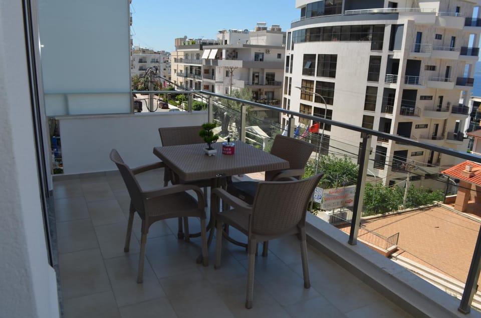 Balcony/Terrace, City view, Street view