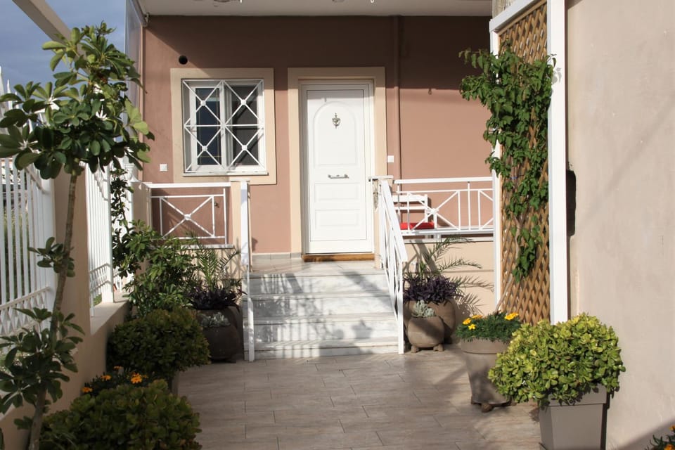 Facade/entrance, Garden, Inner courtyard view