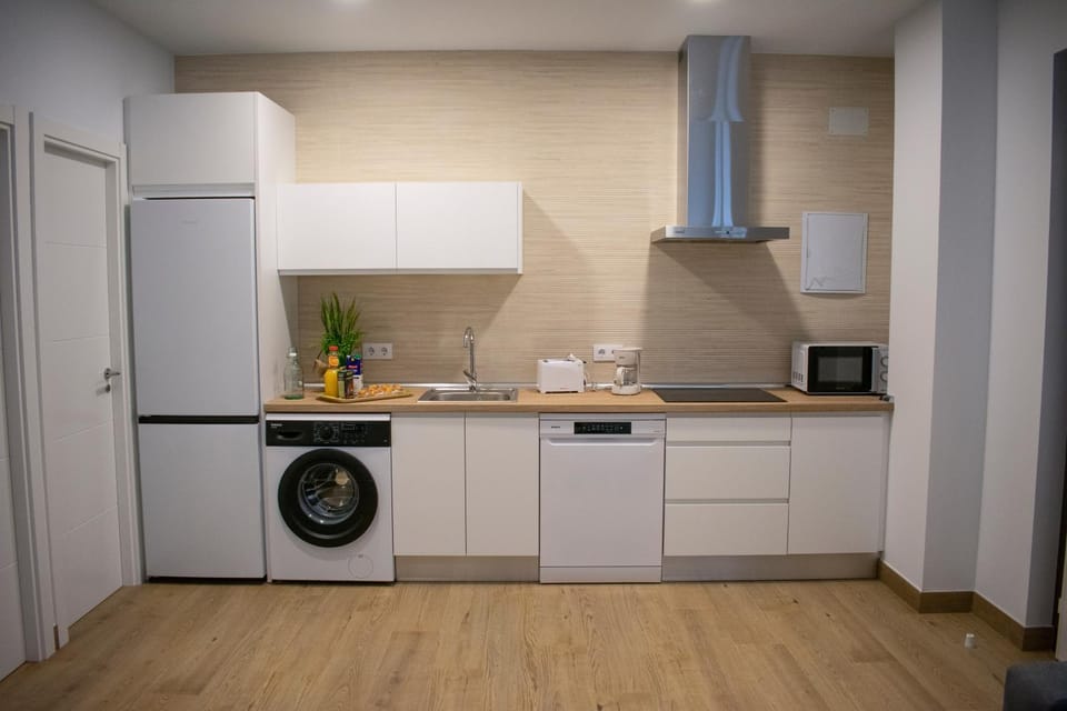 Coffee/tea facilities, Kitchen or kitchenette, Breakfast, dishwasher, minibar, stove, toaster, washing machine