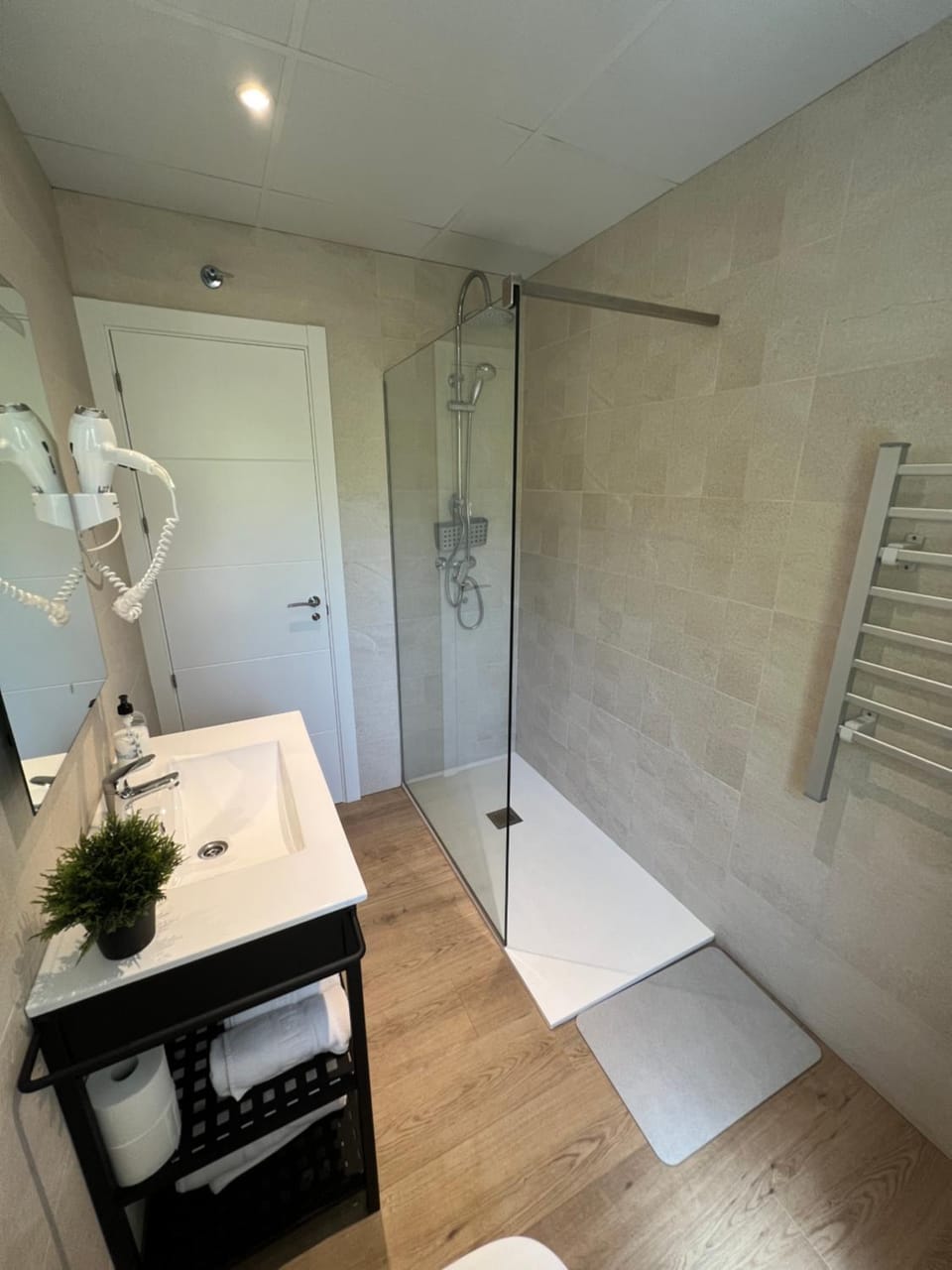 Shower, Bathroom, heating, towels