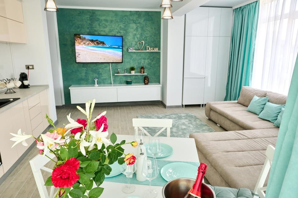 Communal lounge/ TV room, TV and multimedia, Living room