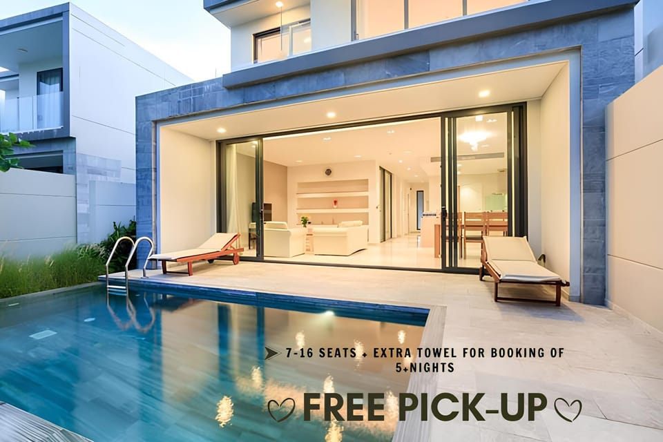 Property building, Patio, Day, Natural landscape, Pool view, Swimming pool, sunbed