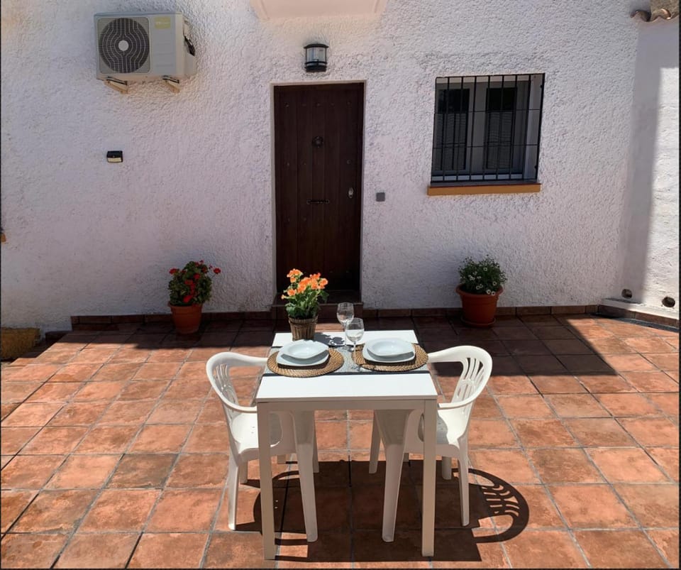 Property building, Patio, Dining area