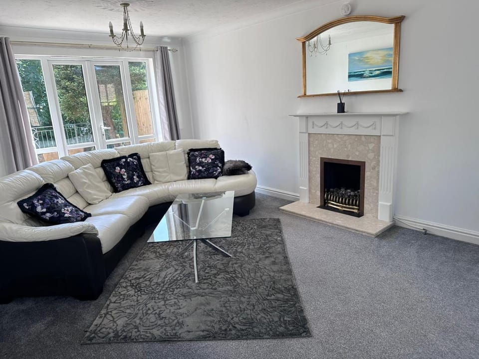 TV and multimedia, Living room, Seating area, fireplace, internet