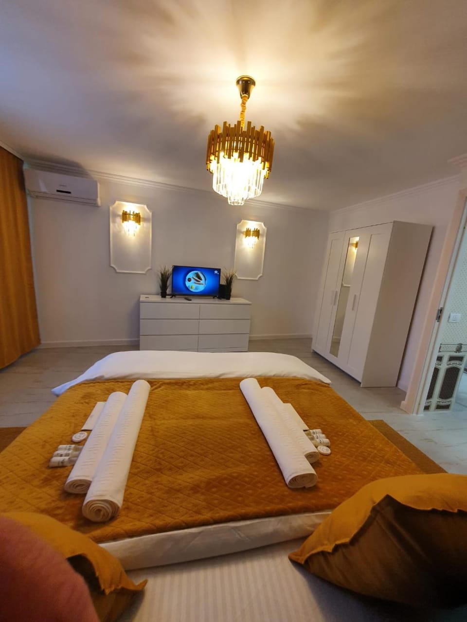 Bed, TV and multimedia, Bedroom, towels, wardrobe