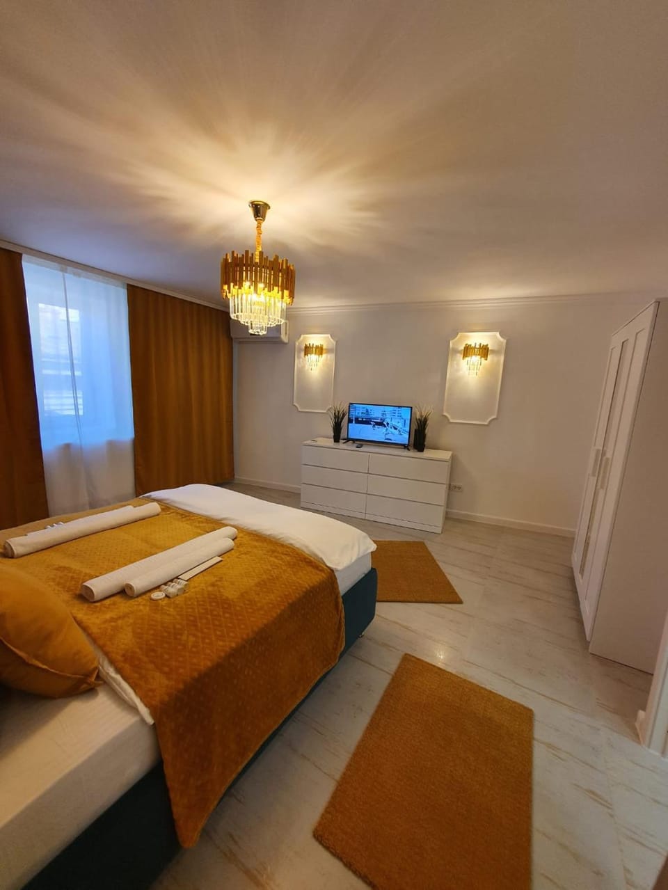 Bed, TV and multimedia, Bedroom