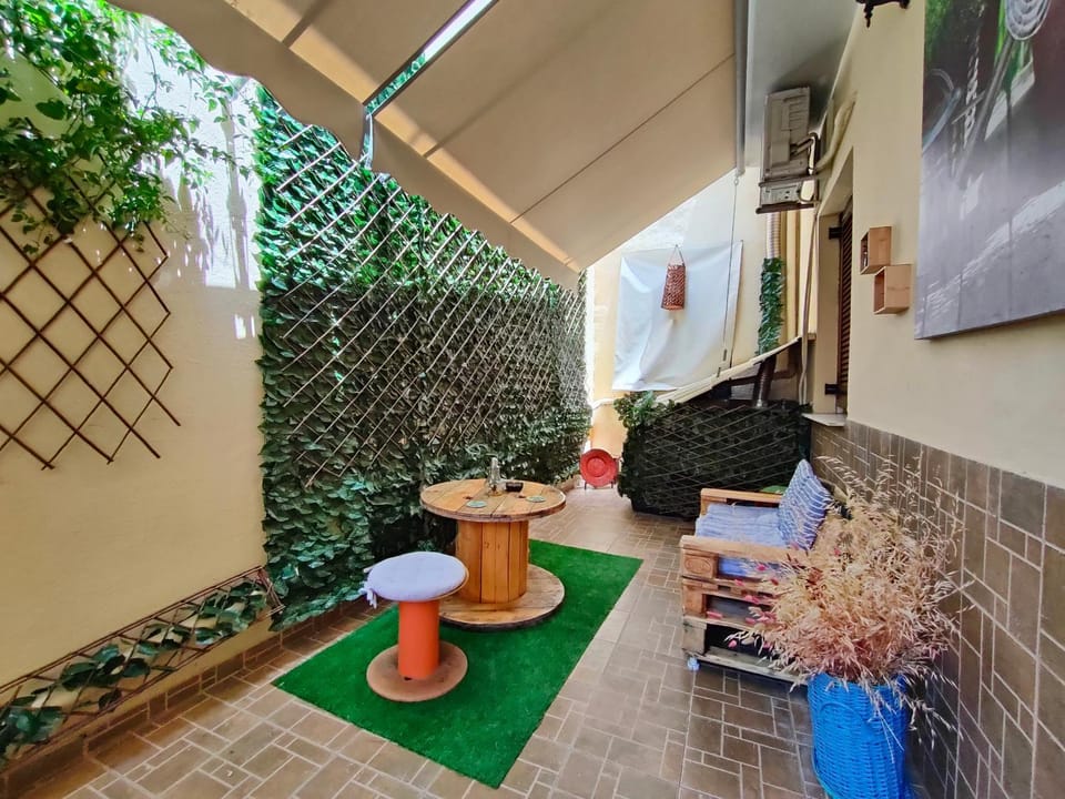 Patio, Facade/entrance