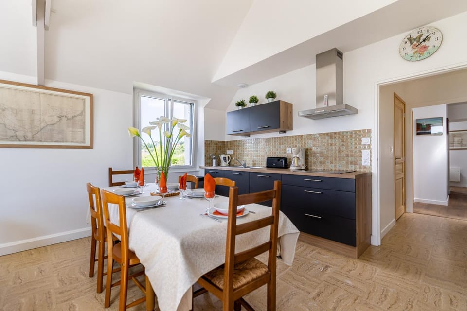 Kitchen or kitchenette, Other, Dining area