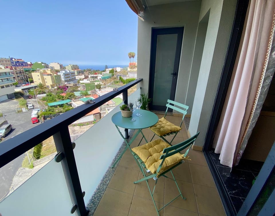 Balcony/Terrace, City view, Street view