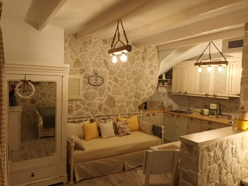 Kitchen or kitchenette, Seating area